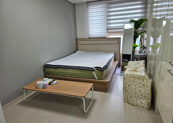 1-3507#sinnonhyeon High-rise View #garden View #gangnam Station Line 2, Sinbundang Line #sinnonhyeon Station Line 9 #hotel Bedding #new Building Seoul
