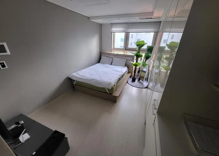 1-3507#sinnonhyeon High-rise View #garden View #gangnam Station Line 2, Sinbundang Line #sinnonhyeon Station Line 9 #hotel Bedding #new Building Apartment *